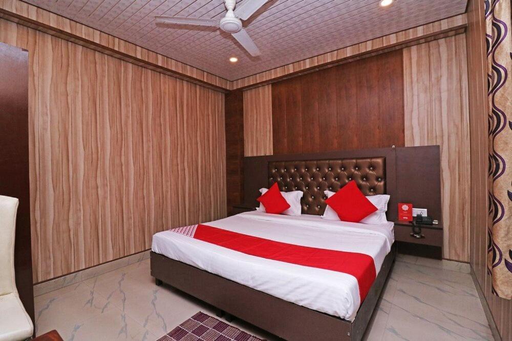Airport Hotel Runway New Delhi Exteriör bild