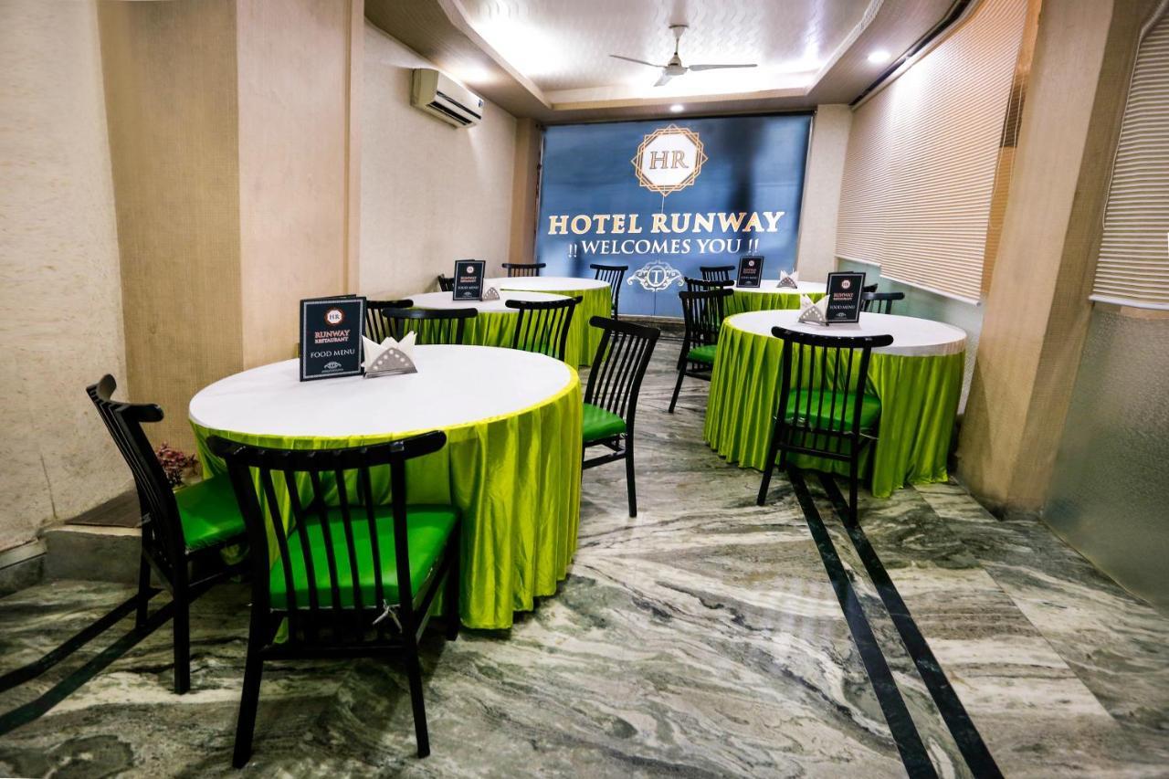 Airport Hotel Runway New Delhi Exteriör bild