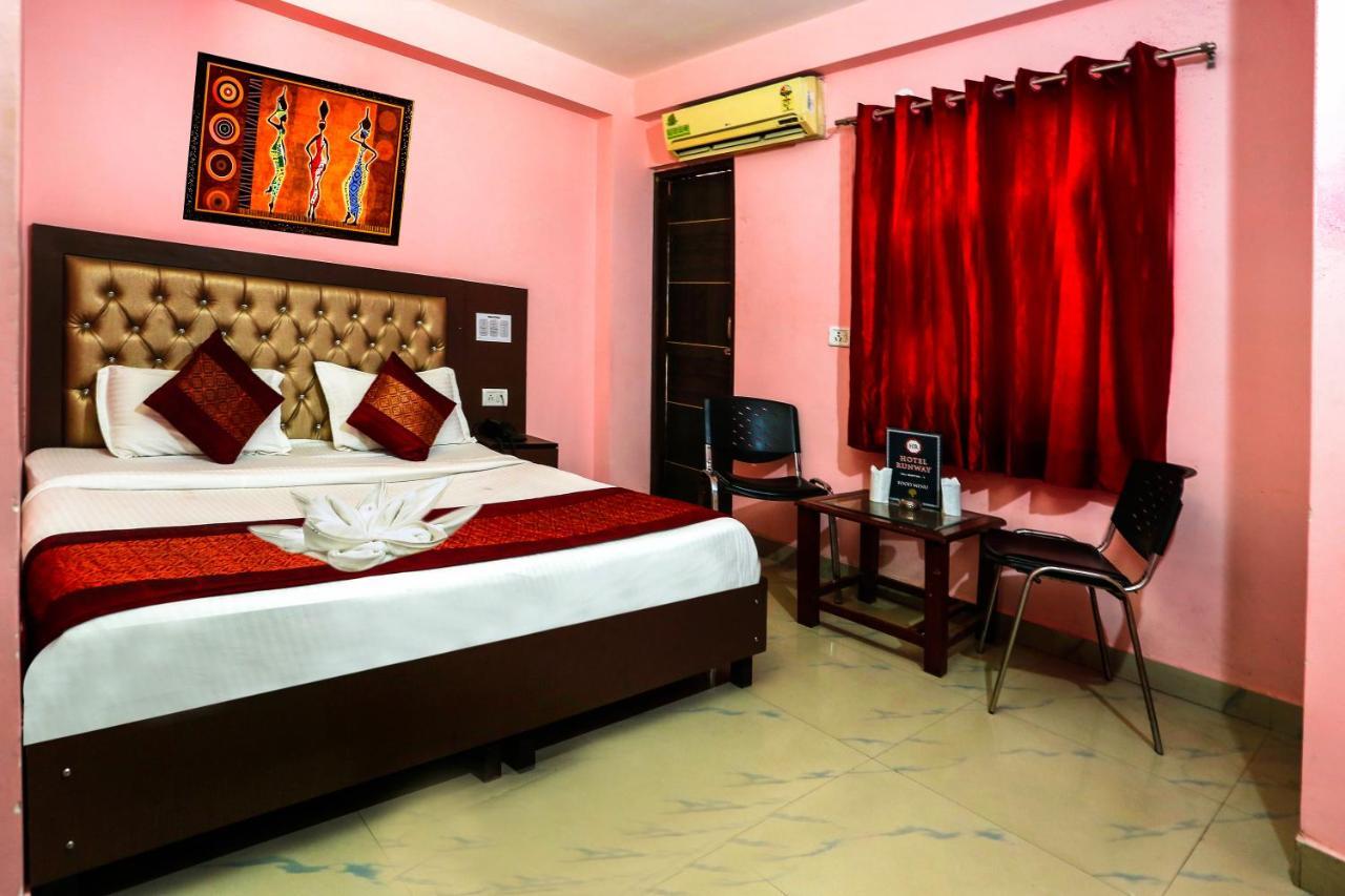 Airport Hotel Runway New Delhi Exteriör bild